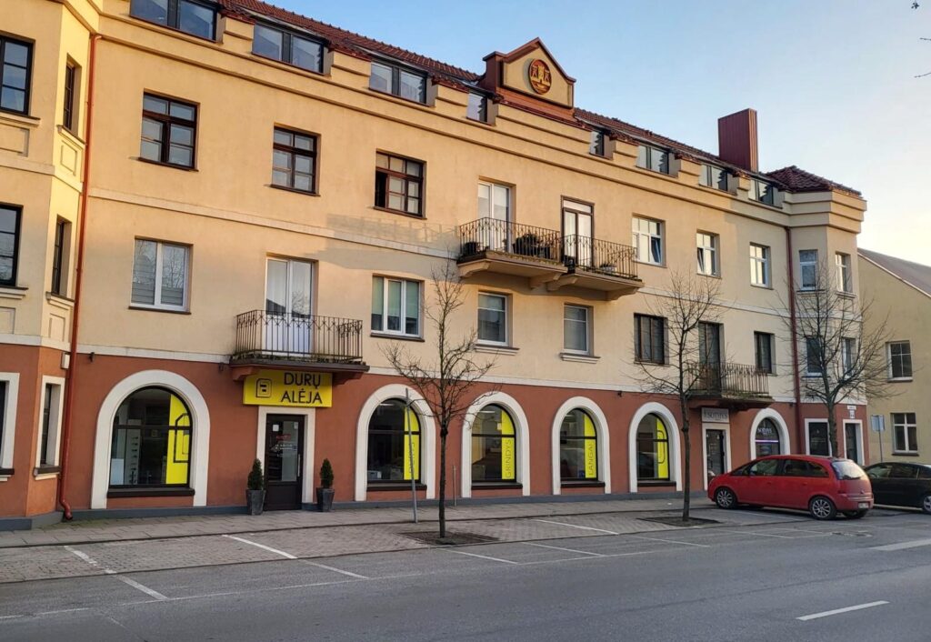 Durų Alėja, salonas